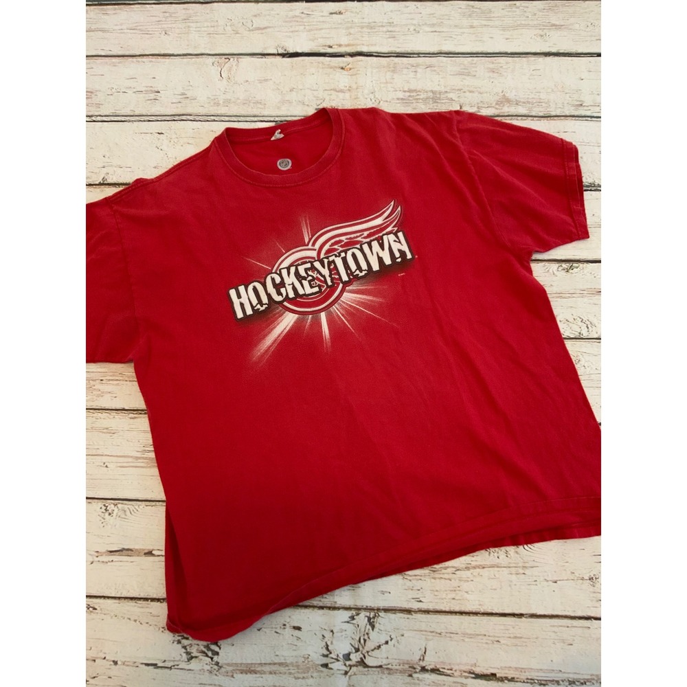 Vintage Detroit Red Wings Hockeytown T Shirt Mens 2XL Red NHL Graphic Tee Cotton